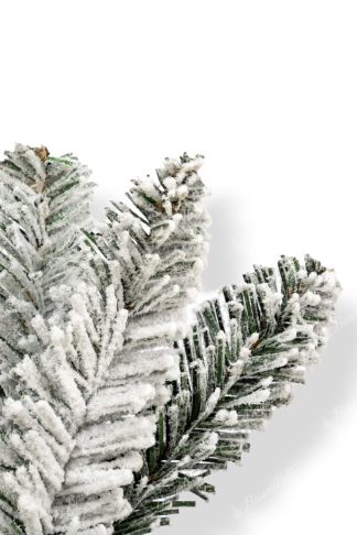 Künstlicher Weihnachtsbaum Nordische Fichte mit Kunstschnee, der Zweig ist dicht mit Schnee bedeckt